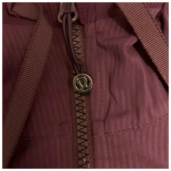 Lululemon - Picture 3 of 5